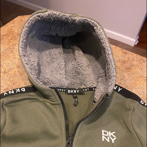 DKNY Unisex Sweatsuit | 2T - Picture 5 of 8